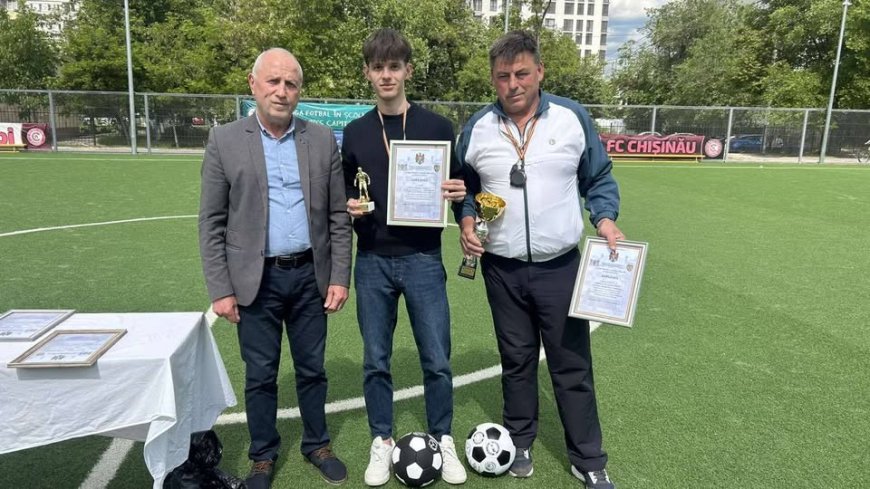Cupa Preturii sectorului Rîşcani la minifotbal a luat sfîrșit! În sectorul Rîșcani a avut loc premierea echipelor învingătoare la Cupa Preturii sectorului Rîşcani la minifotbal.