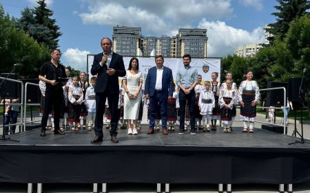 Copilăria este locul unde zâmbetele sunt sincere și bucuriile – fără margini.