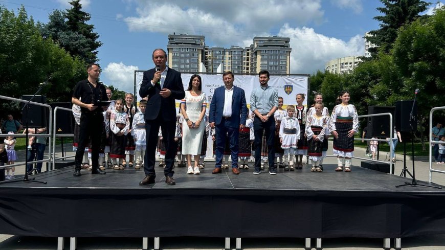 Copilăria este locul unde zâmbetele sunt sincere și bucuriile – fără margini.