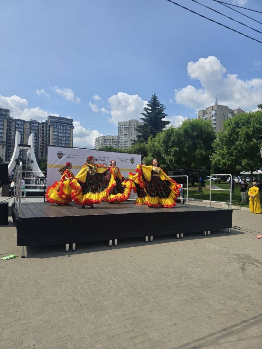 Copilăria este locul unde zâmbetele sunt sincere și bucuriile – fără margini.