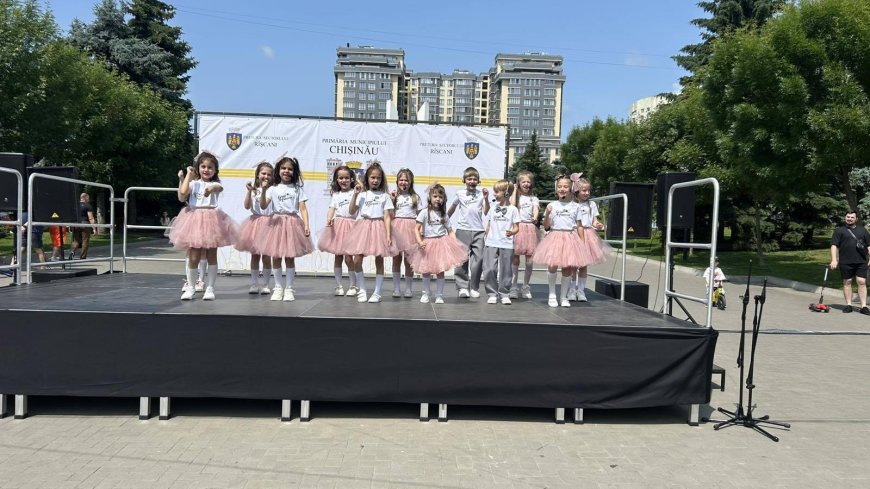 Copilăria este locul unde zâmbetele sunt sincere și bucuriile – fără margini.
