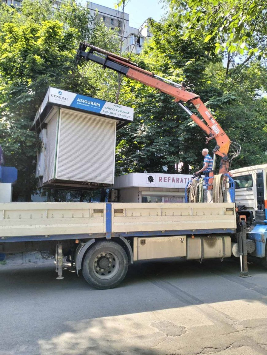 Lucrări de demontare și evacuare a gheretelor continuă în sectorul Rîșcani al capitalei.