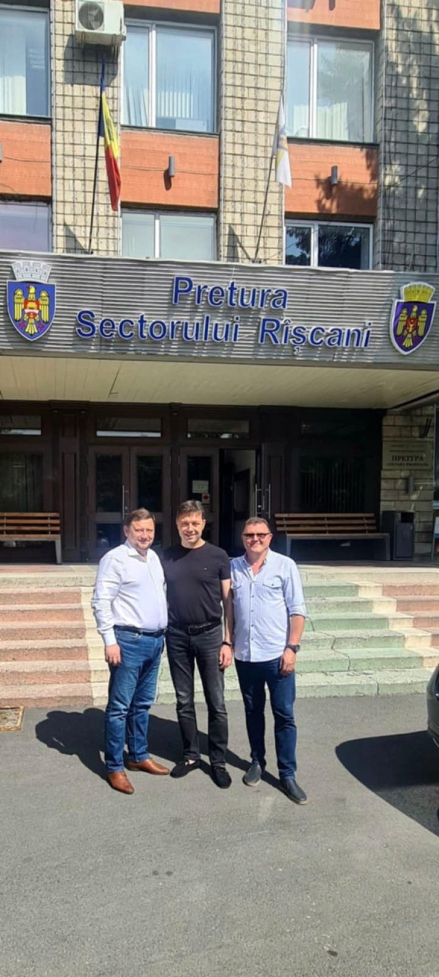 Întâlnirea oficială a primarului municipiului Târnăveni, dl Nicolae Sorin Megheșsan , dl Valentin Constantin Bretfelean-președinte al Asociației Culturale "Constantin Romanu-Vivu" cu  pretorul sectorului Rîșcani , dl Mihail Furculiță