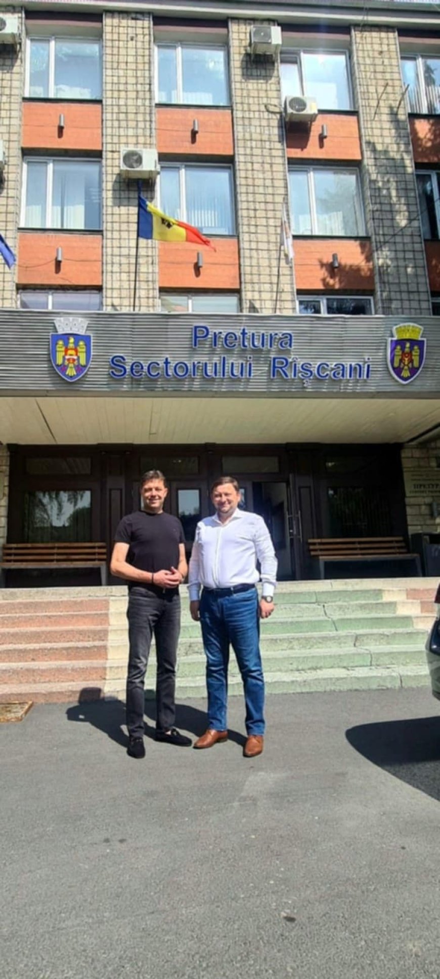 Întâlnirea oficială a primarului municipiului Târnăveni, dl Nicolae Sorin Megheșsan , dl Valentin Constantin Bretfelean-președinte al Asociației Culturale "Constantin Romanu-Vivu" cu  pretorul sectorului Rîșcani , dl Mihail Furculiță