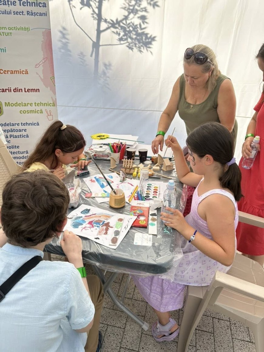 Direcția Generală Educație, Tineret și Sport, în perioada 18–20 iulie 2025, pe strada pietonală Eugen Doga, în cadrul Festivalului „Te salut, Chișinău!”