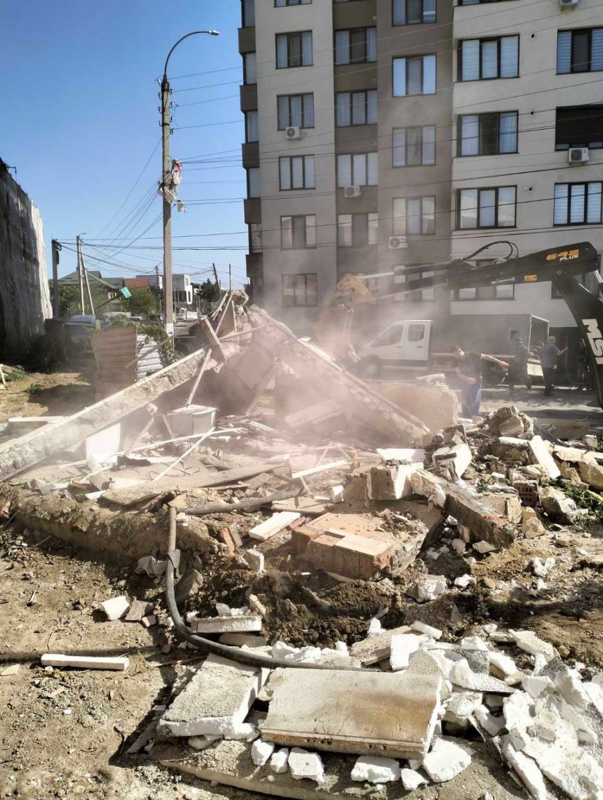 Demolarea construcției neautorizate din str.Carierei, 9.