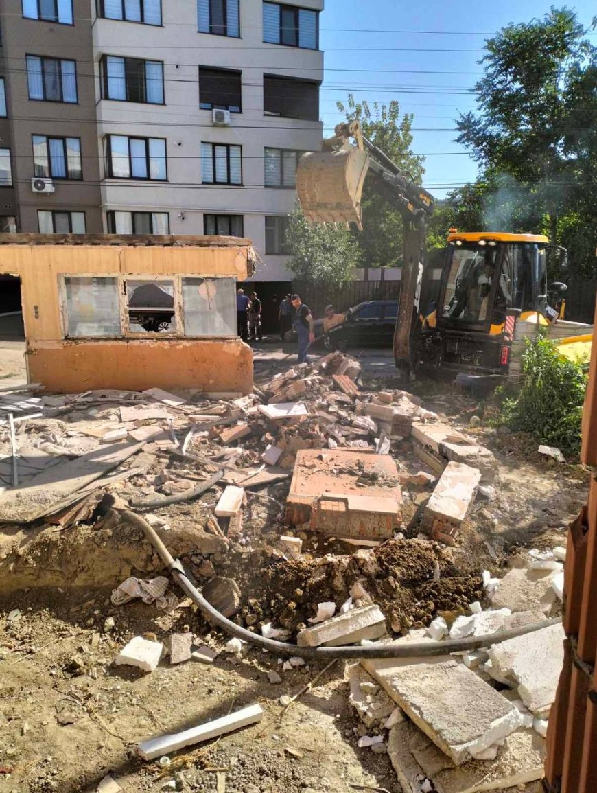 Demolarea construcției neautorizate din str.Carierei, 9.