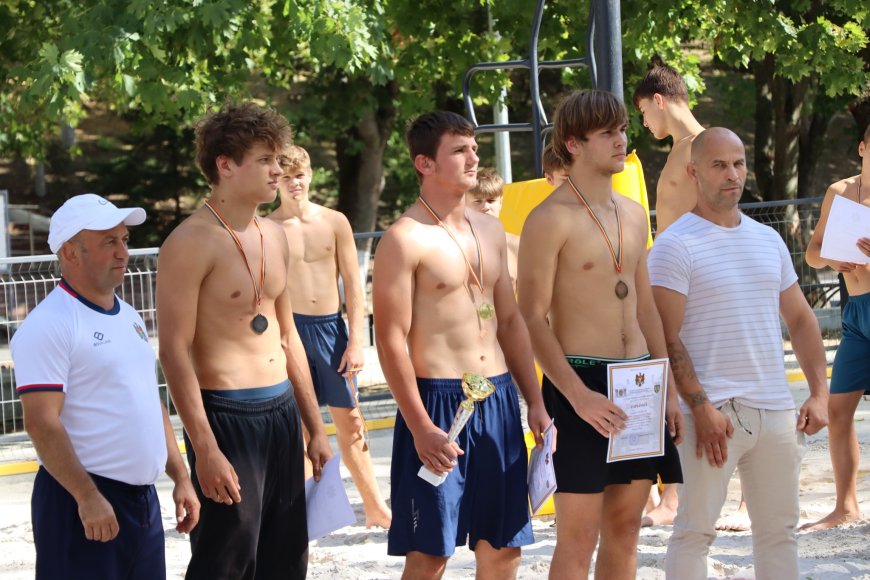 În acest week-end, în pădurea - parc „Dumitru Rîșcanu”, a avut loc Turneul la lupte pe plajă destinat categoriilor de vârstă U-15 și U-17.