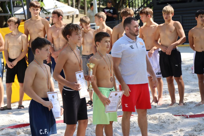 În acest week-end, în pădurea - parc „Dumitru Rîșcanu”, a avut loc Turneul la lupte pe plajă destinat categoriilor de vârstă U-15 și U-17.