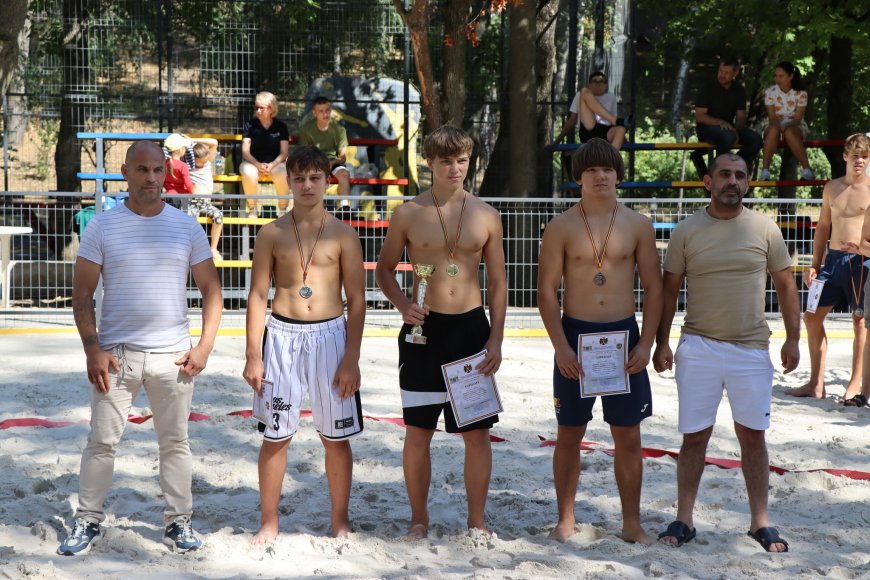 În acest week-end, în pădurea - parc „Dumitru Rîșcanu”, a avut loc Turneul la lupte pe plajă destinat categoriilor de vârstă U-15 și U-17.