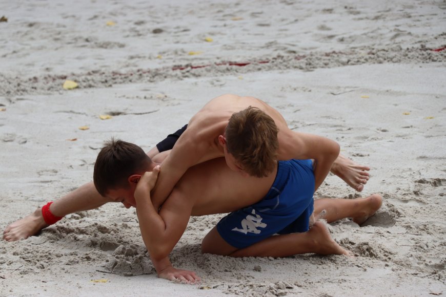 În acest week-end, în pădurea - parc „Dumitru Rîșcanu”, a avut loc Turneul la lupte pe plajă destinat categoriilor de vârstă U-15 și U-17.