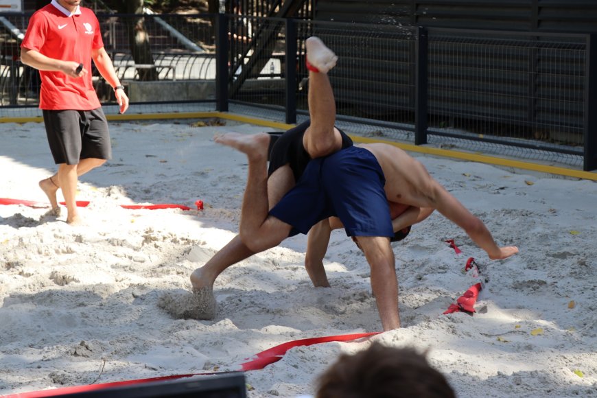 În acest week-end, în pădurea - parc „Dumitru Rîșcanu”, a avut loc Turneul la lupte pe plajă destinat categoriilor de vârstă U-15 și U-17.