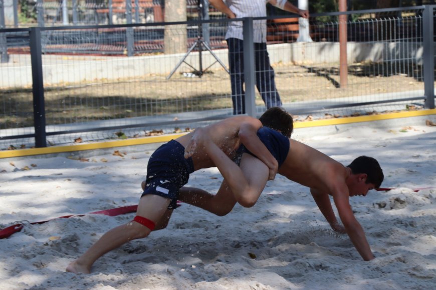 În acest week-end, în pădurea - parc „Dumitru Rîșcanu”, a avut loc Turneul la lupte pe plajă destinat categoriilor de vârstă U-15 și U-17.
