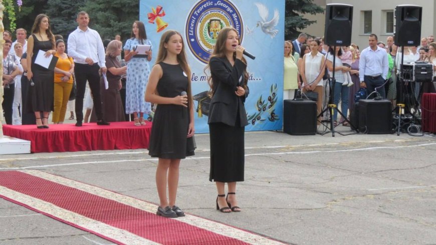 Începutul unui nou an școlar este o oportunitate minunată de a ne redescoperi, de a ne depăși limitele și de a ne împlini visele.