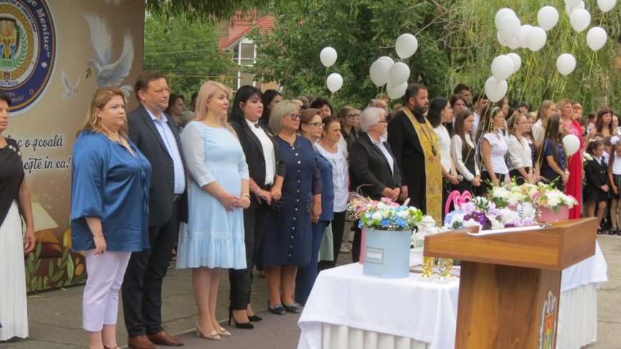 Începutul unui nou an școlar este o oportunitate minunată de a ne redescoperi, de a ne depăși limitele și de a ne împlini visele.