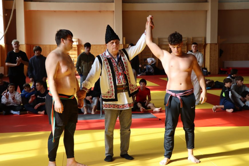 Campionatul deschis la „Trânta” (vârsta U-15) s-a desfașurat astăzi în sectorul Rîșcani al Capitalei, consacrat Hramului orașului Chișinău