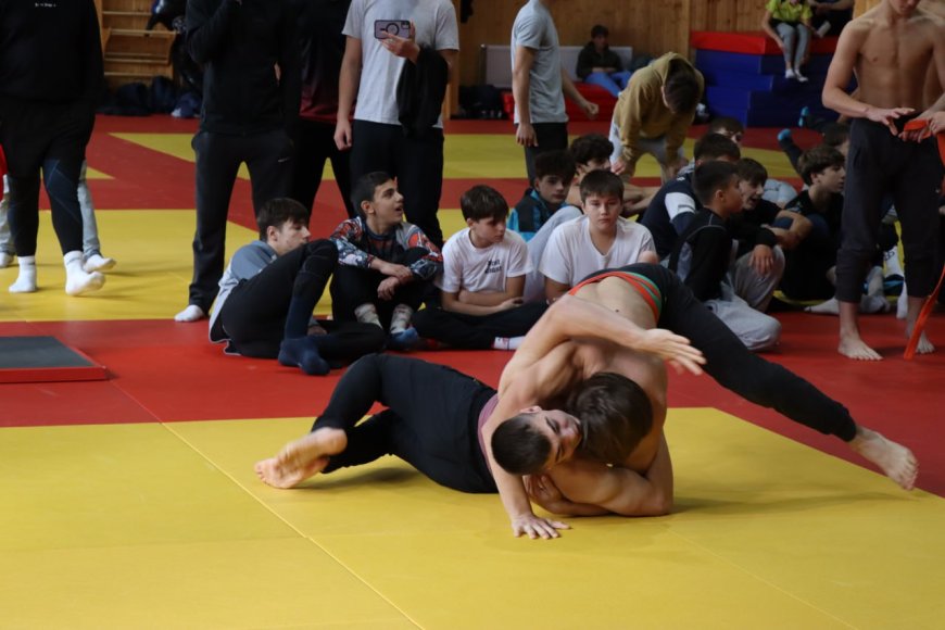 Campionatul deschis la „Trânta” (vârsta U-15) s-a desfașurat astăzi în sectorul Rîșcani al Capitalei, consacrat Hramului orașului Chișinău