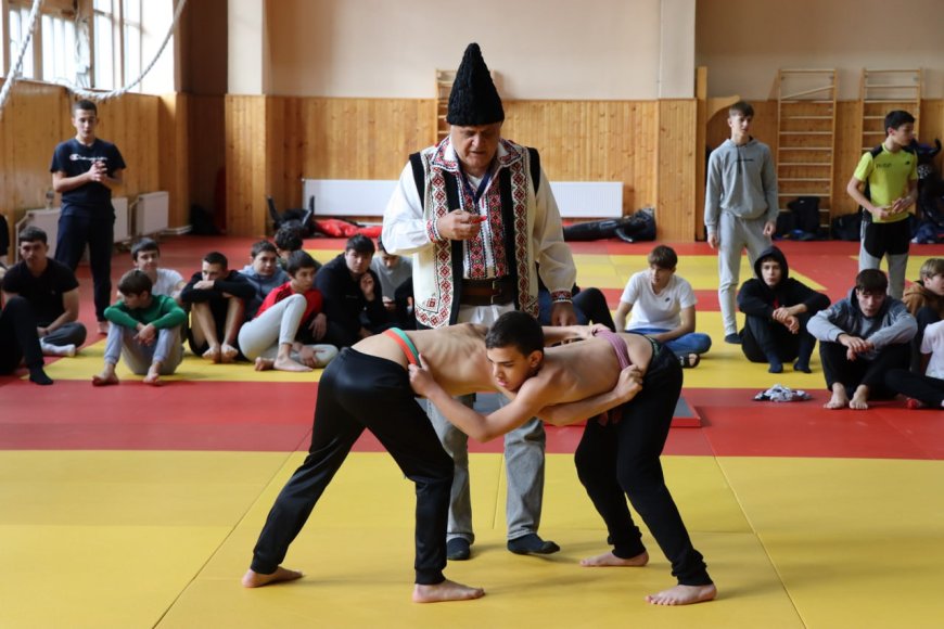 Campionatul deschis la „Trânta” (vârsta U-15) s-a desfașurat astăzi în sectorul Rîșcani al Capitalei, consacrat Hramului orașului Chișinău