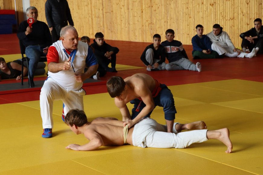 Campionatul deschis la „Trânta” (vârsta U-15) s-a desfașurat astăzi în sectorul Rîșcani al Capitalei, consacrat Hramului orașului Chișinău