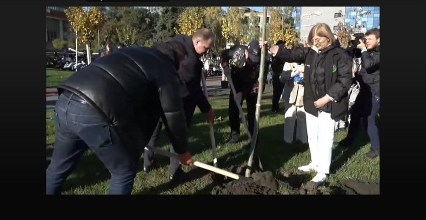 Conducerea Primăriei Chișinău participă la acțiunea de plantare arborilor pe bd. Iuri Gagarin
