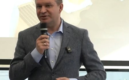 Ceremonia de înmânare a certificatelor de grant în cadrul Programului Municipal „STARTUP pentru Tineri și Migranți”