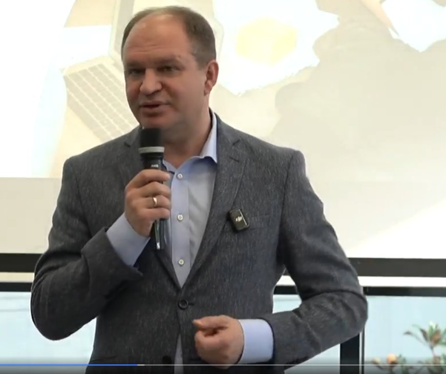 Ceremonia de înmânare a certificatelor de grant în cadrul Programului Municipal „STARTUP pentru Tineri și Migranți”