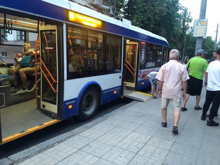 Primăria Chișinău realizează constant acțiuni menite să faciliteze mobilitatea persoanelor cu diverse forme de dizabilitate