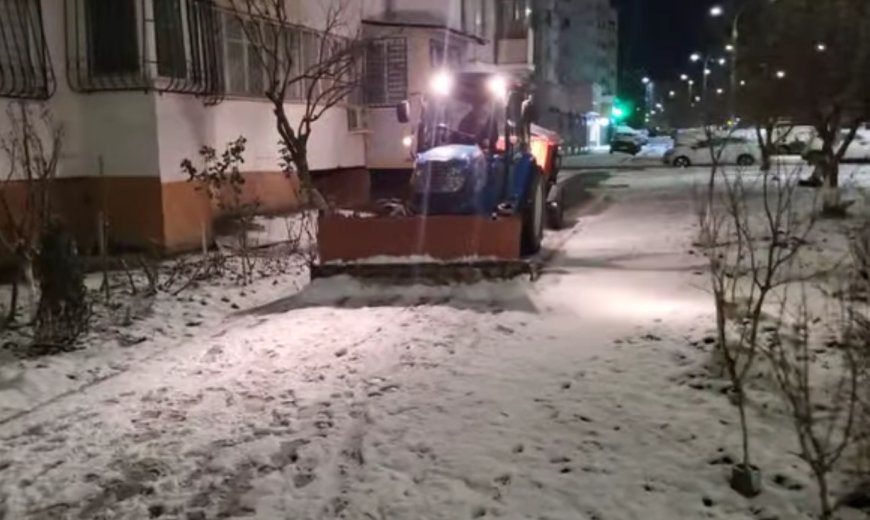 Serviciile municipale din sector au intervenit în teren pentru dezăpezire și lichidarea situațiilor de avariere apărute în urma vântului puternic și ninsorii.