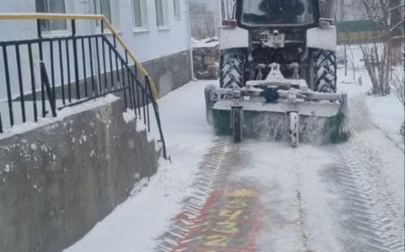 În preajma și pe teritoriul grădinițelor, școlilor și liceelor municipalei, se lucrează la deszăpezire și aplicarea mate...