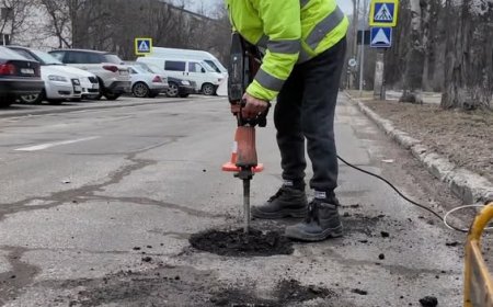 Rîscani  În sectorul Rîșcani sunt desfășurate lucrări de plombare și frezare a porțiunilor de carosabil afectate.  Dru...