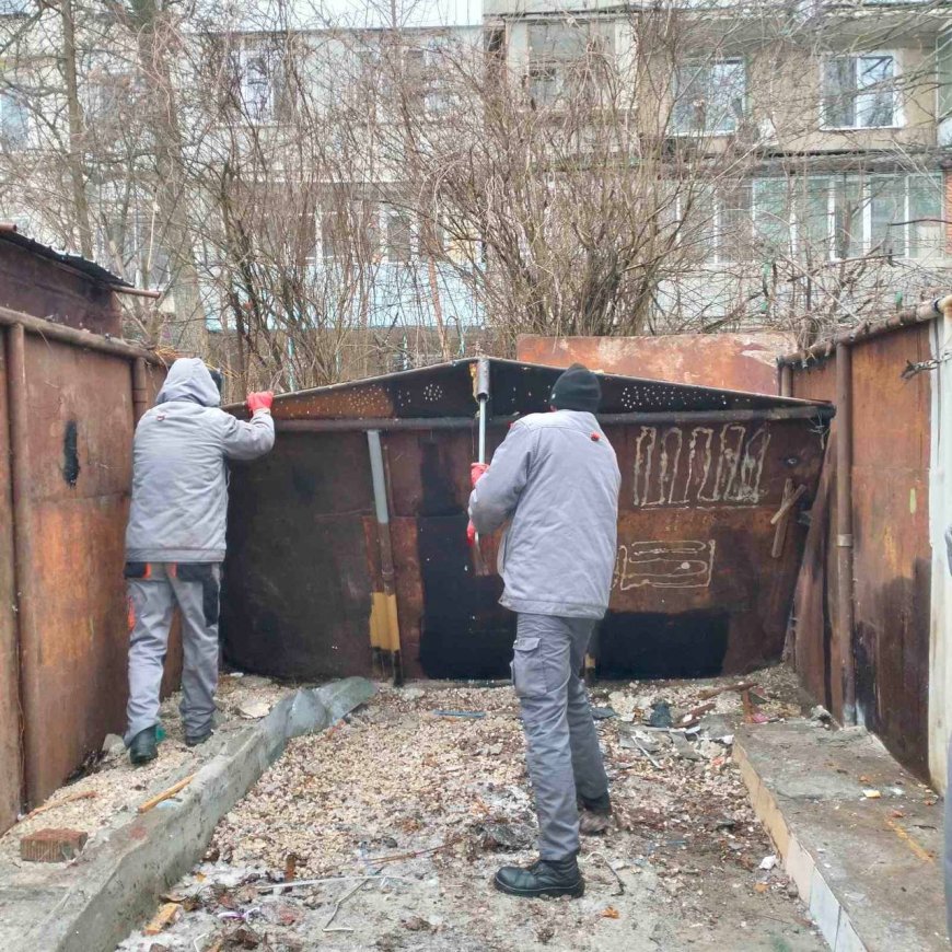 Întreprinderea Municipală pentru Servicii Locative din sectorul Rîșcani au intervenit pe str. Nicolae Dimo, 29...