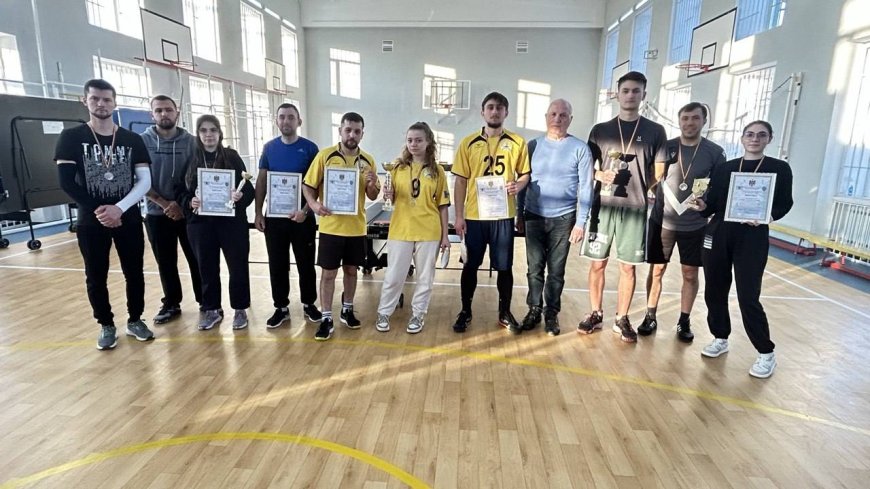 Premierea echipelor învingătoare la tenis de masă între profesorii din instituțiile preuniversitare ale sectorului...