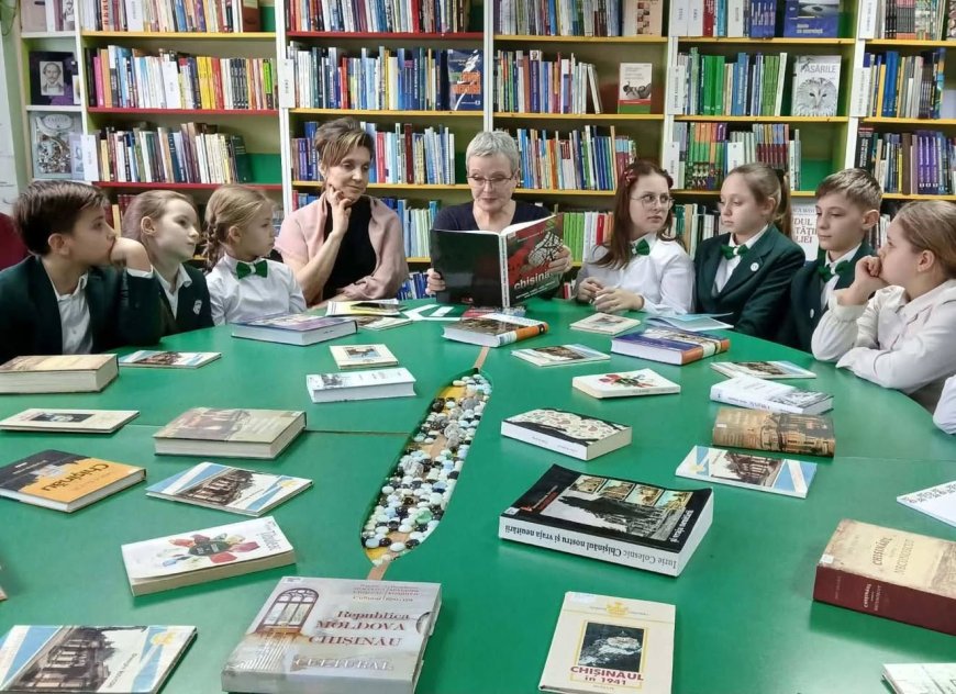 Astăzi, la biblioteca „Alexandru Donici”, istoria orașului nostru a prins viață prin curiozitatea și entuziasmul elev...