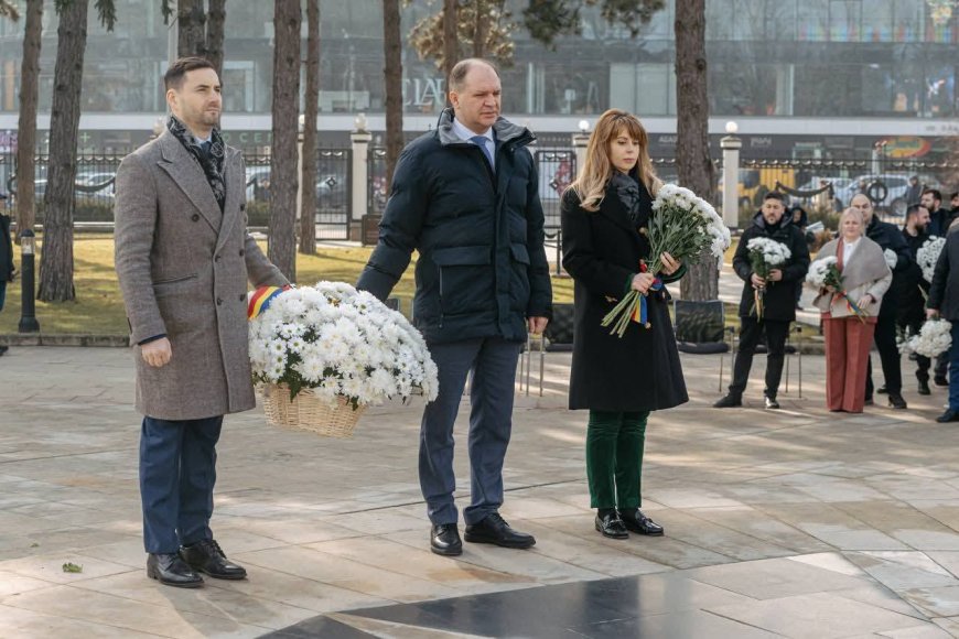 Astazi, Pretorul sectorului Rîșcani Mihail Furculiță  alături de conducerea Primăriei municipiului Chișinău , au depus f...