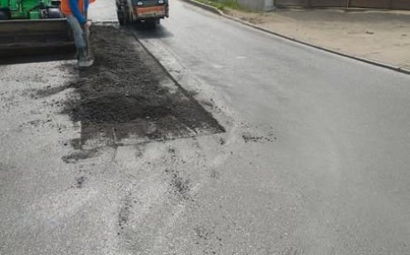 Primăria Chișinău informează că, serviciile municipale de profil continuă acțiunile de reabilitare a rețelei rutiere d...