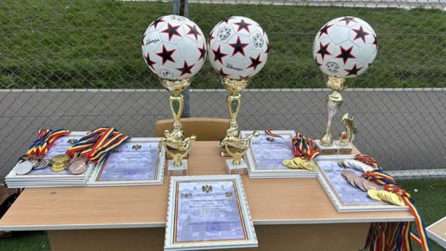 Finala competițiilor de minifotbal între instituțiile preuniversitare din sectorul Rîșcani