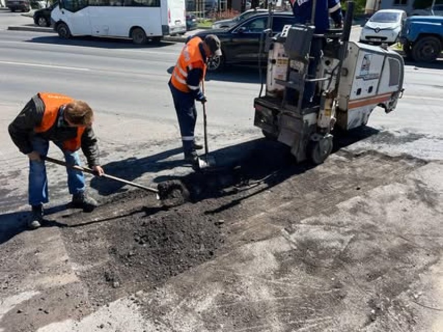 Lucrările de reparație a drumurilor continuă și în această săptămână în toate sectoarele capitalei