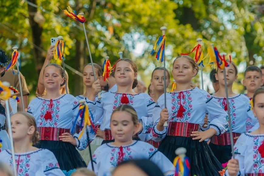 Primăria Municipiului Chișinău te invită la cea mai mare expoziție de ii și port popular din cadrul Festivalului Tradiți...