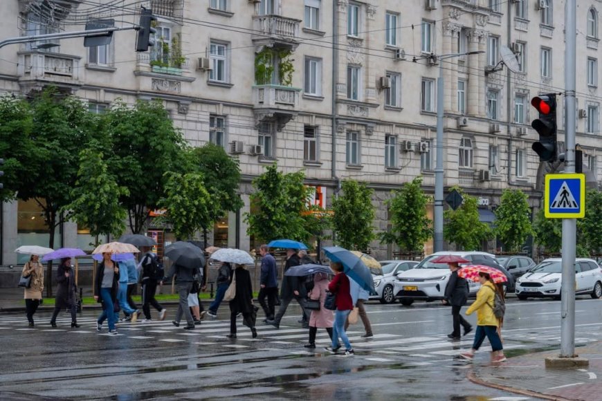 Precipitațiile continuă în capitală