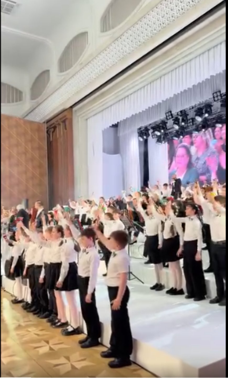 Primarul General, Ion Ceban, a mulțumit cadrelor didactice pentru munca, răbdarea și dedicarea cu care își îndeplinesc a...