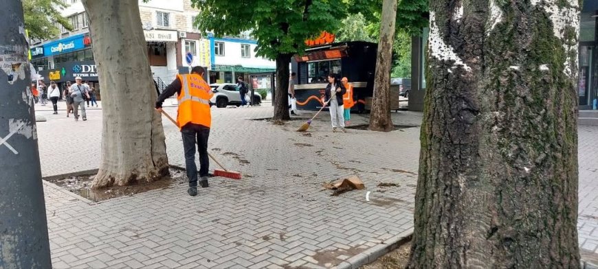 Toate echipele intervin pe străzile capitalei și rămân în teren pentru a monitoriza situația, în caz de necesitate.  Cod...
