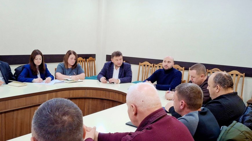 În cadrul ședinței de azi, Conducerea Preturii împreună cu ÎMGFL 17-23 și întreprinderile municipale din sector au pus...