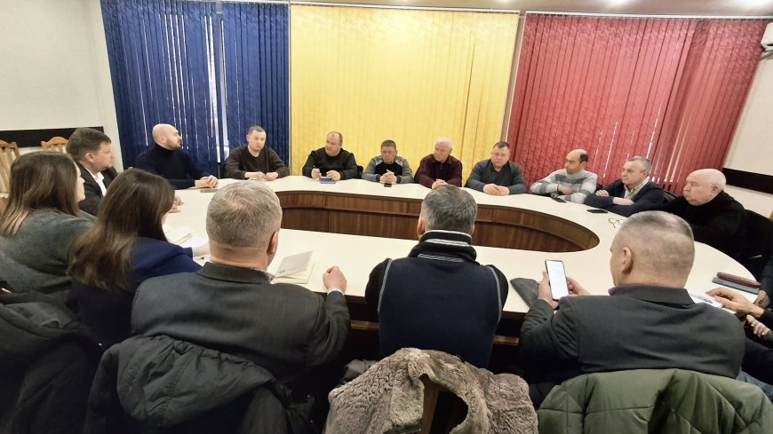 În cadrul ședinței de azi, Conducerea Preturii împreună cu ÎMGFL 17-23 și întreprinderile municipale din sector au pus...