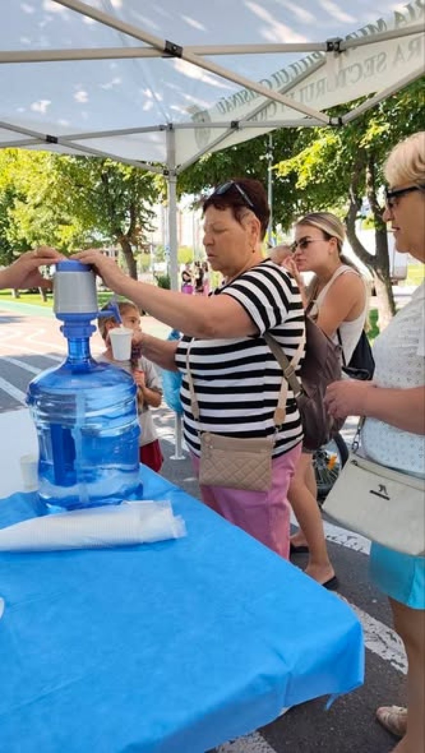 Primăria Chișinău amintește că punctele mobile de acordare a primului ajutor pe timp de caniculă rămân să fie amenajat...