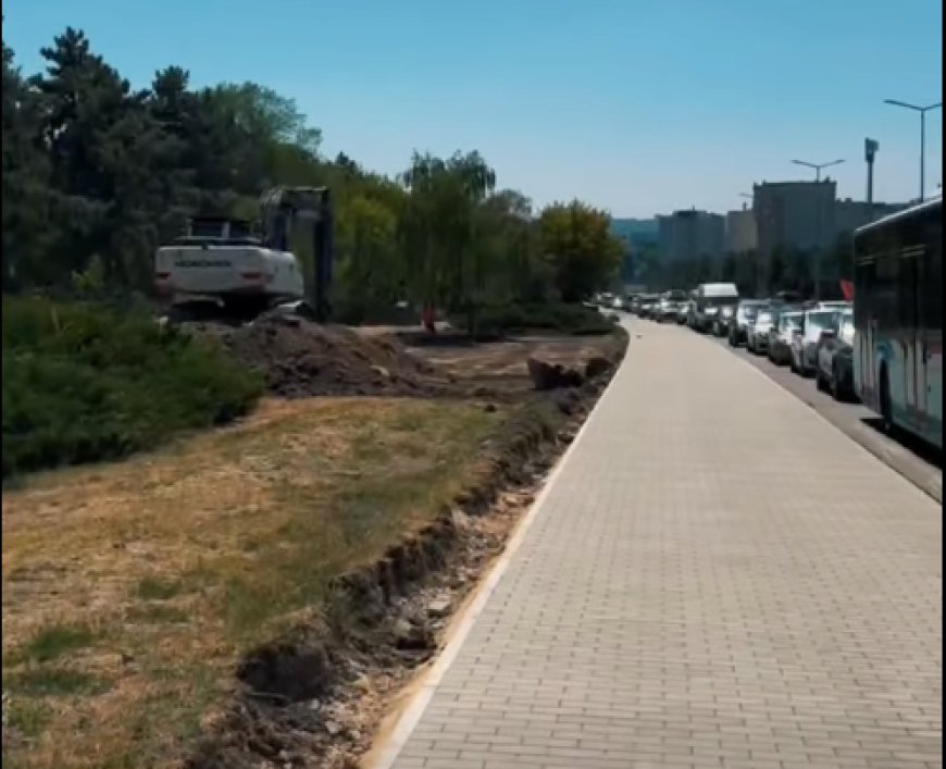 Lucrările de reabilitare a străzii Calea Orheiului continuă. Primarul General, Ion Ceban, subliniază că artera este un...