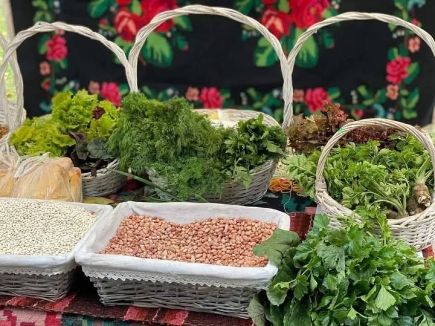☝️Vă informăm că în weekendul, 17-18 octombrie, în sectoarele capitalei vor fi desfășurate iarmaroace și târguri cu prod...